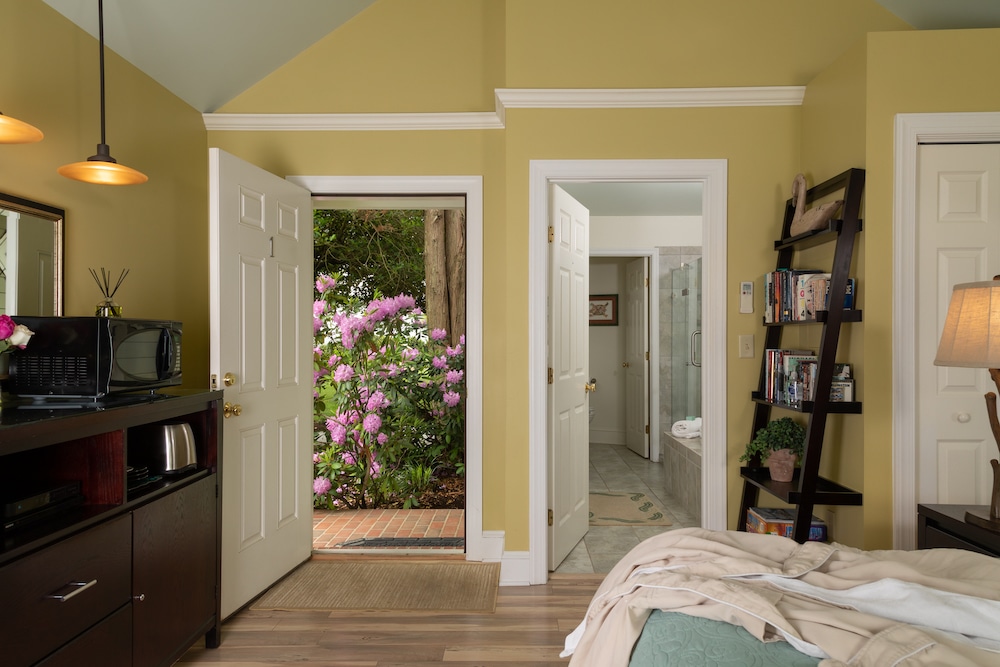 One of the many cottages at our Bed and Breakfast in Maryland in the fall